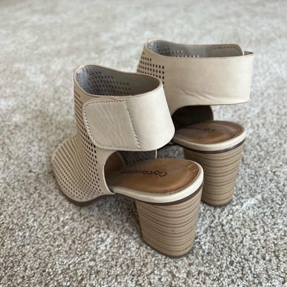 ✅ 3 for $30 SALE Peep toe booties. Gently worn. - Picture 3 of 4